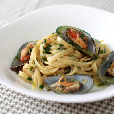 Fettuccine aglio e olio with fresh mussels
