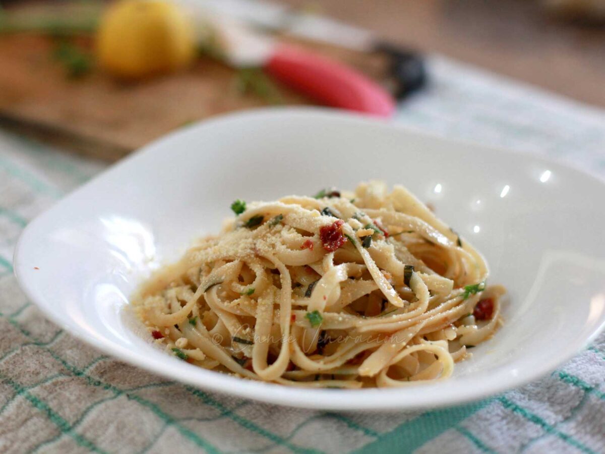 Fettuccine aglio e olio with sun-dried tomatoes￼
