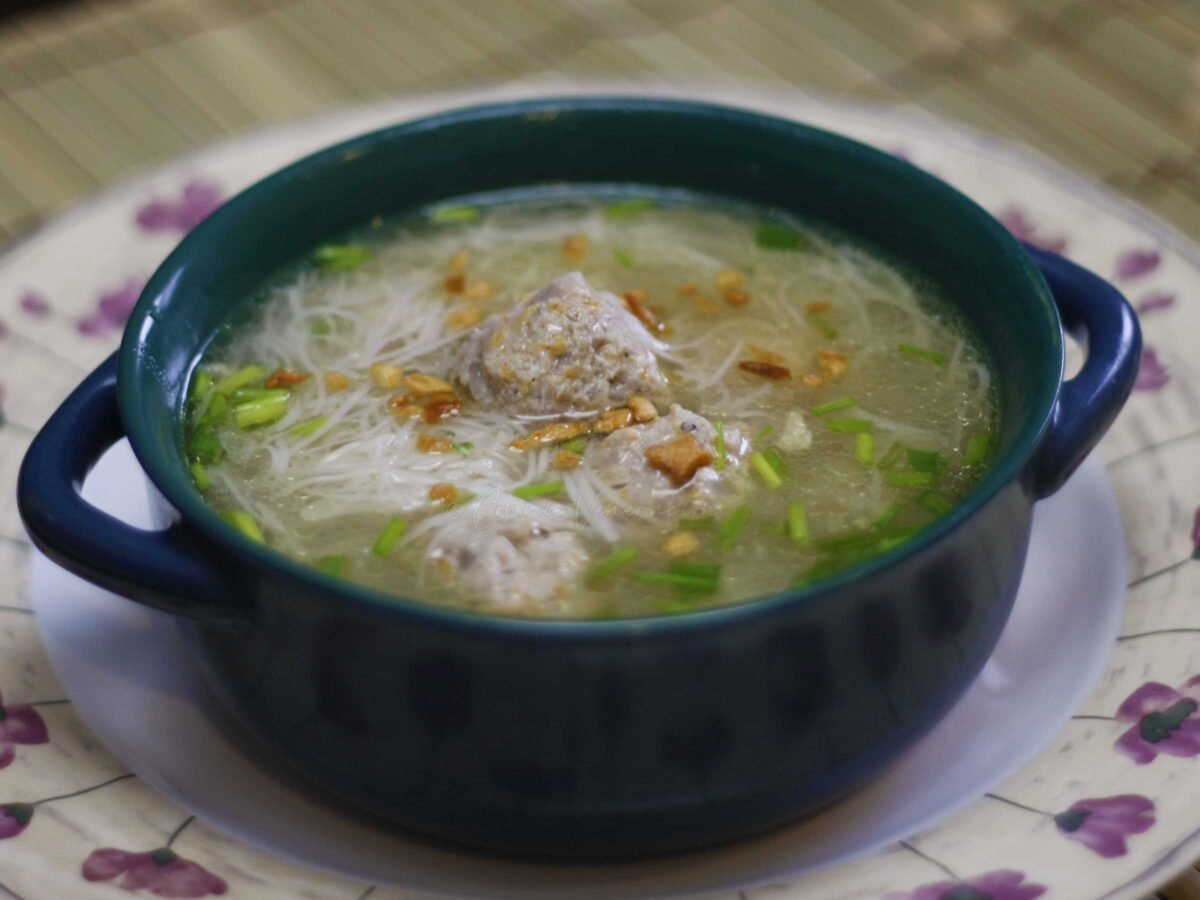 Filipino meatball and misua soup (almondigas)