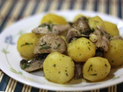 Chicken, baby potatoes and fresh mushroom salad