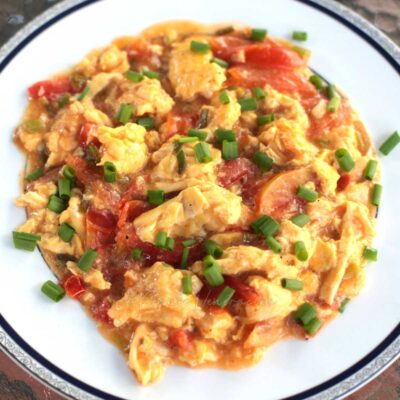 Chinese-style scrambled eggs with tomatoes