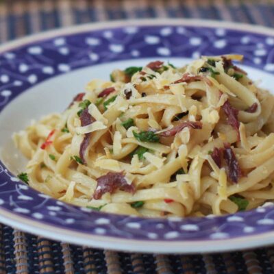 Linguine with anchovies and caramelized lemon