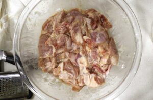 Coating chicken in starch