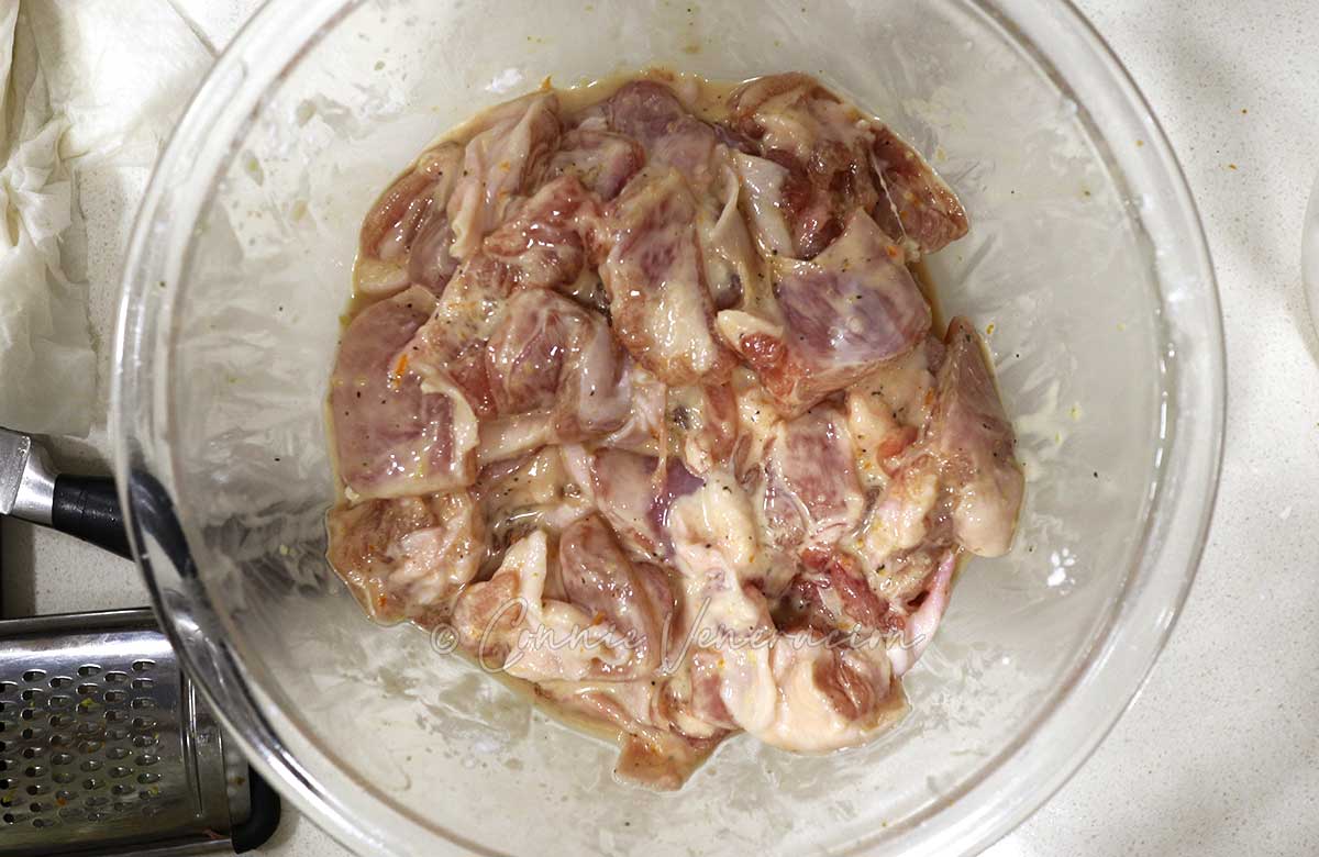 Coating chicken in starch