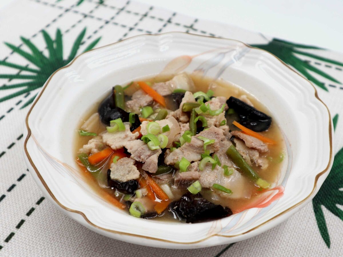 Pork and vegetables miso soup (tonjiru / butajiru)