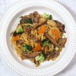 Beef lo mein with mushrooms and broccoli