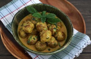 Meatballs in coconut cream curry