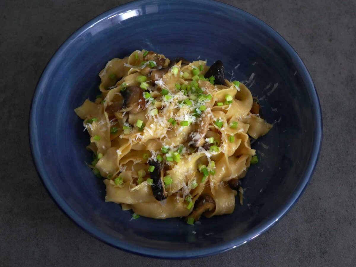 3-mushroom garlic noodles