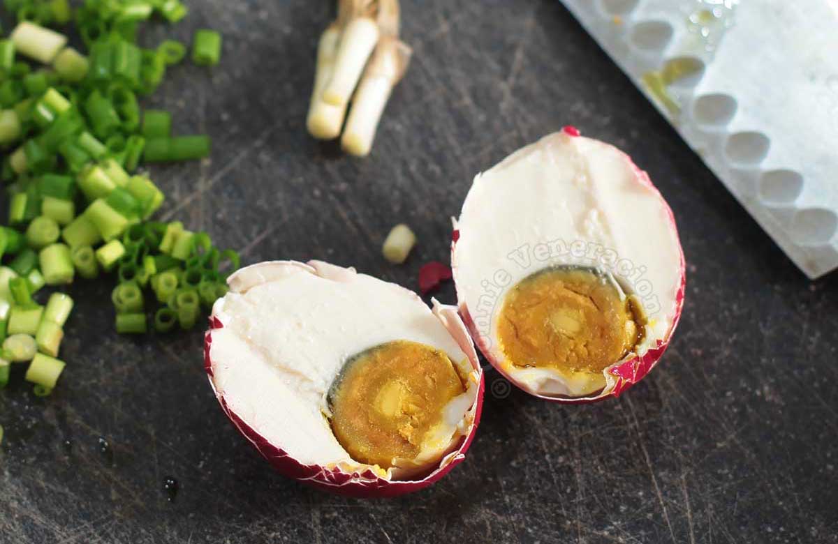 Salted duck eggs (itlog na maalat)