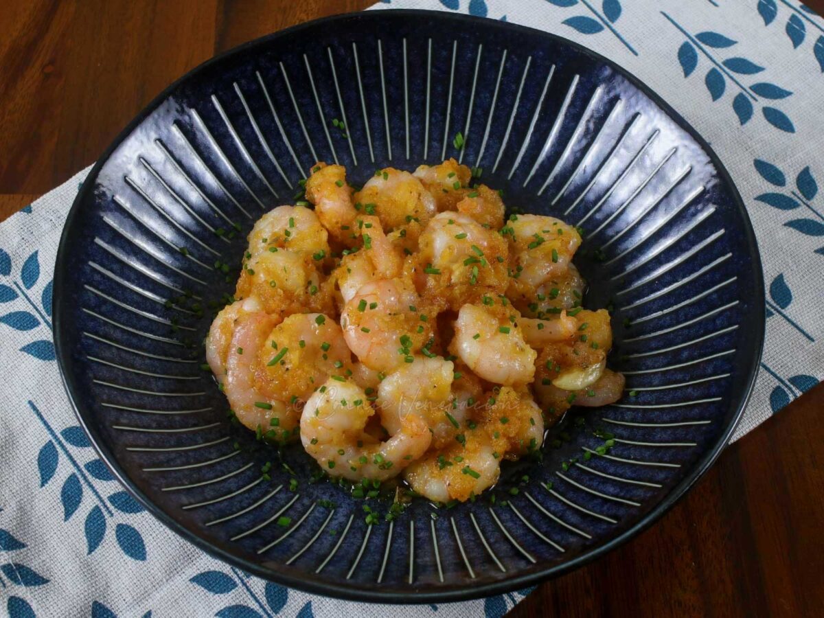 Shrimps with salted duck egg yolk sauce