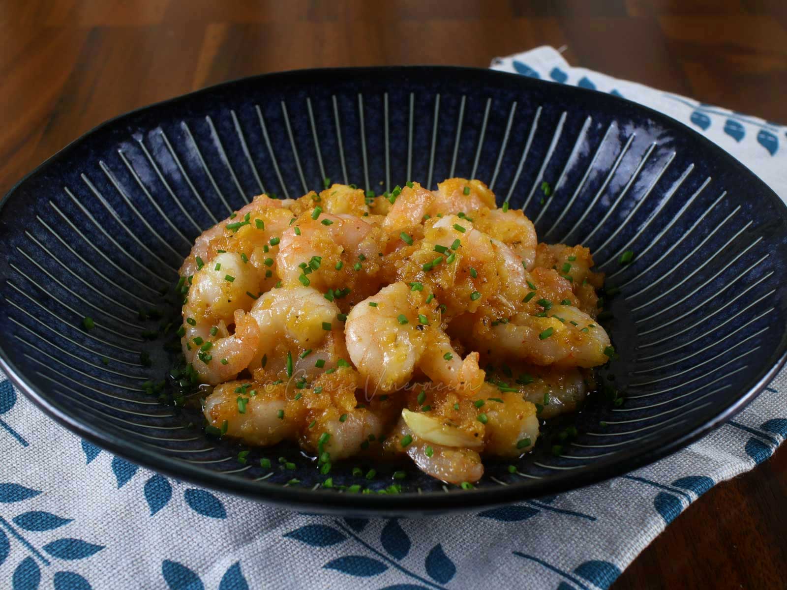 Shrimps with salted duck egg yolk sauce