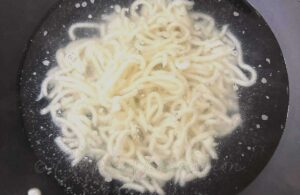 Blanching udon