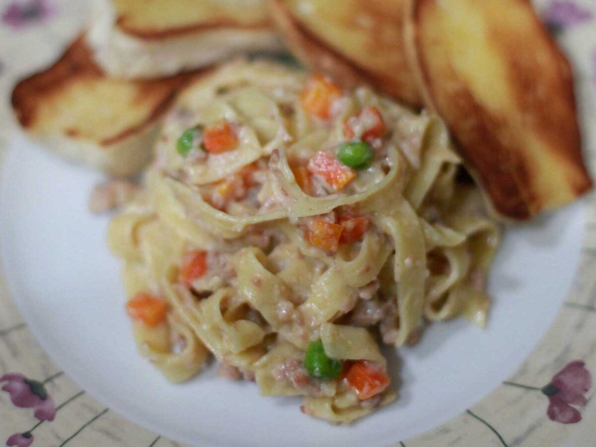 Browned sausage pasta with cream and cheese sauce