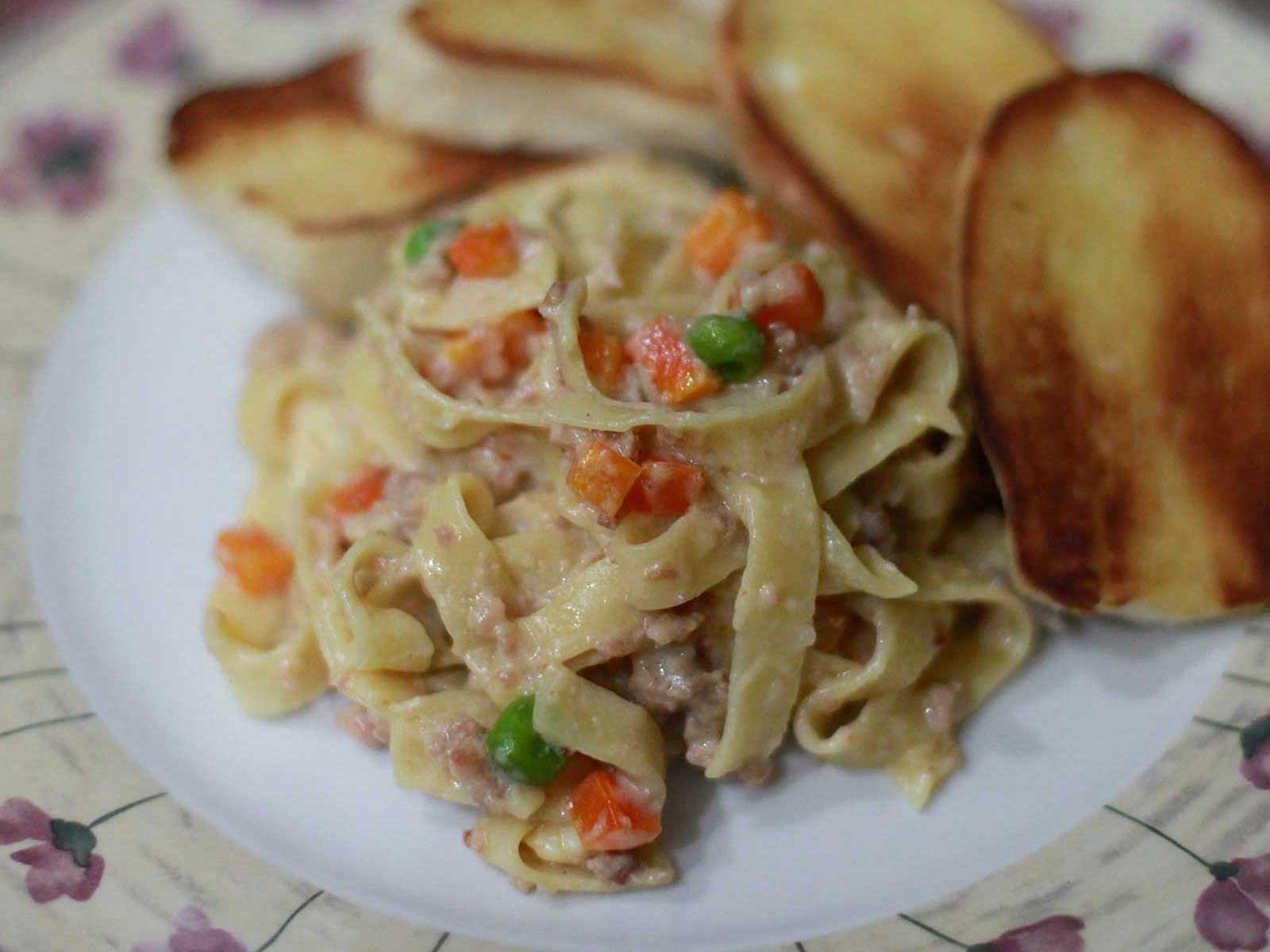 Browned sausage pasta with cream and cheese sauce
