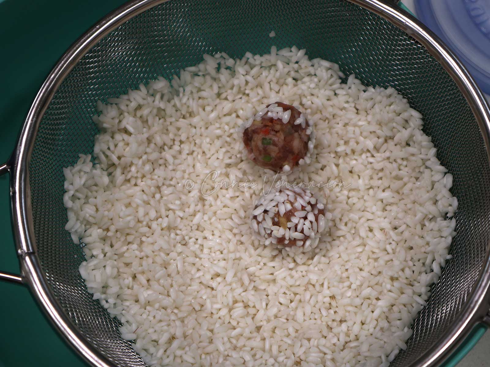 Meatballs rolled in sticky rice