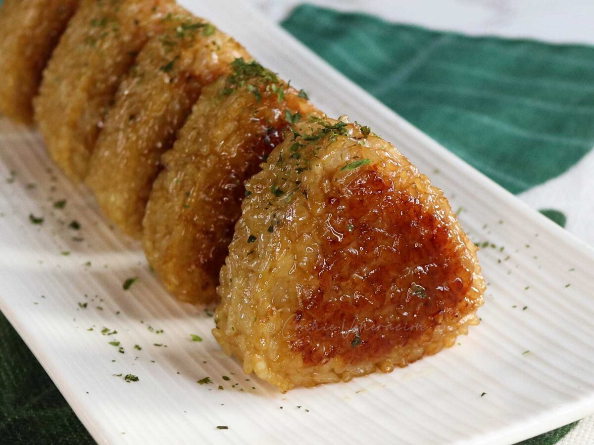 Yaki onigiri sprinkled with aonori