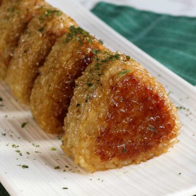 Yaki onigiri sprinkled with aonori