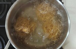 Boiling noodles