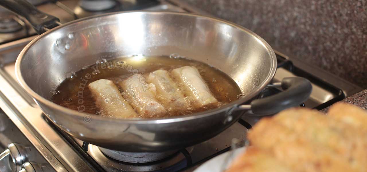 Frying Beef brisket BBQ and mashed potato spring rolls