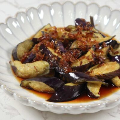 Quick-fried eggplants with ginger dashi sauce