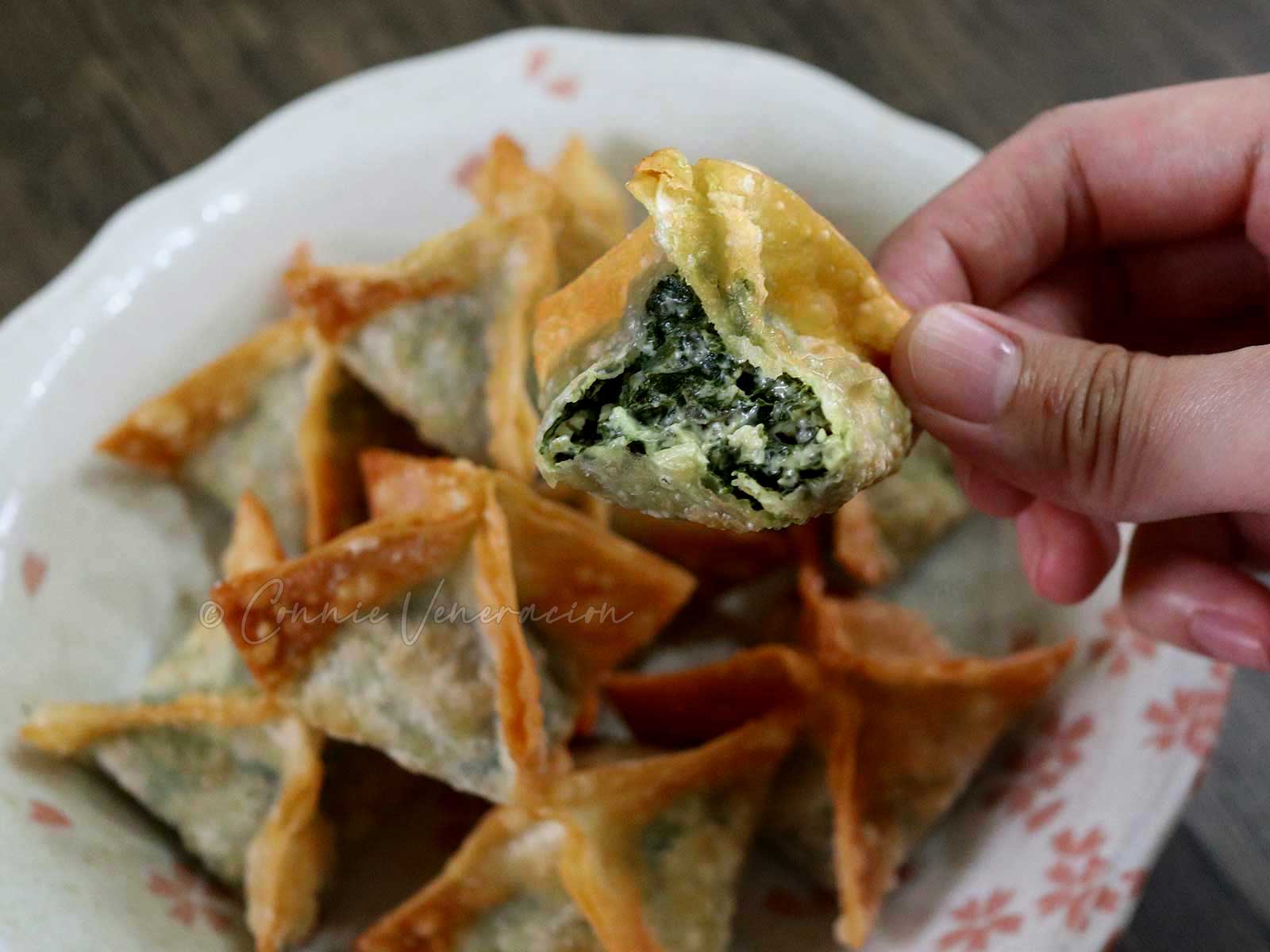 Crispy spinach and cream cheese wontons