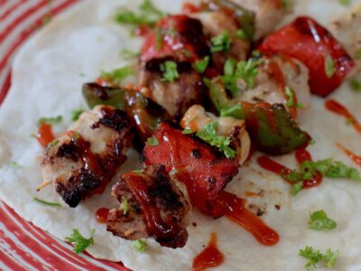 Yogurt-marinated chicken kebab