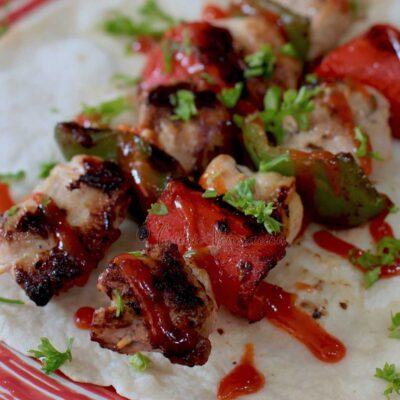 Yogurt-marinated chicken kebab