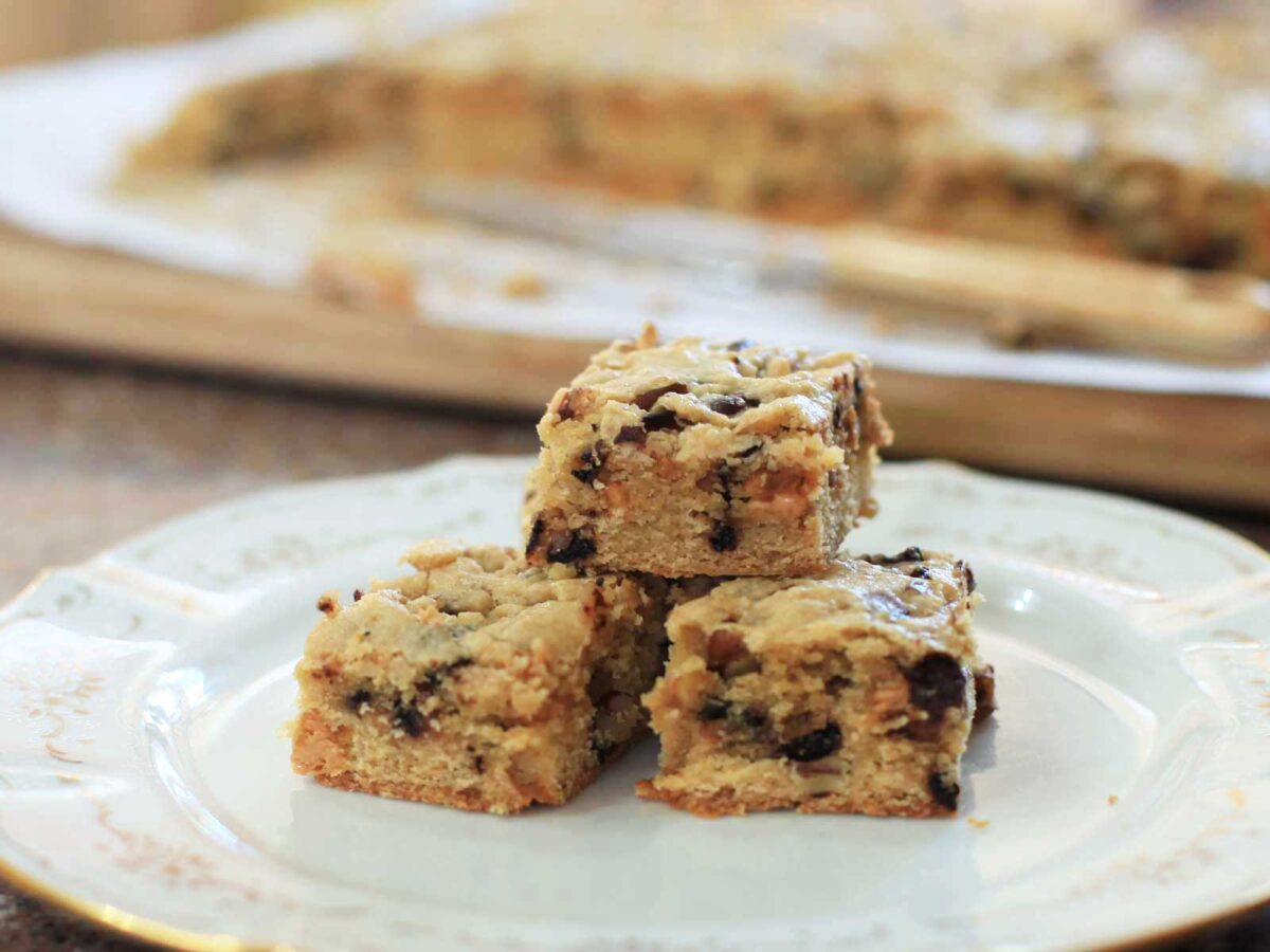 Blondies (butterscotch brownies) with peanut butter and chocolate chips
