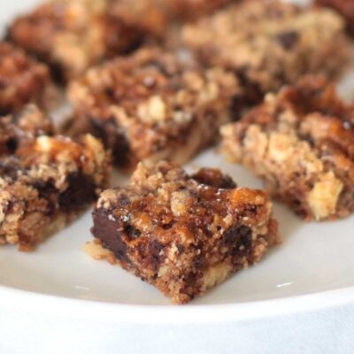 Oats, nuts and chocolate squares