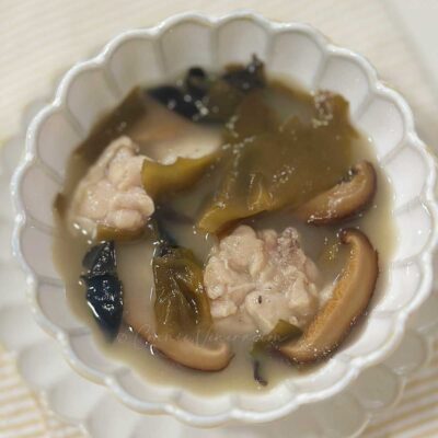 Velveted chicken, mushrooms and wakame soup