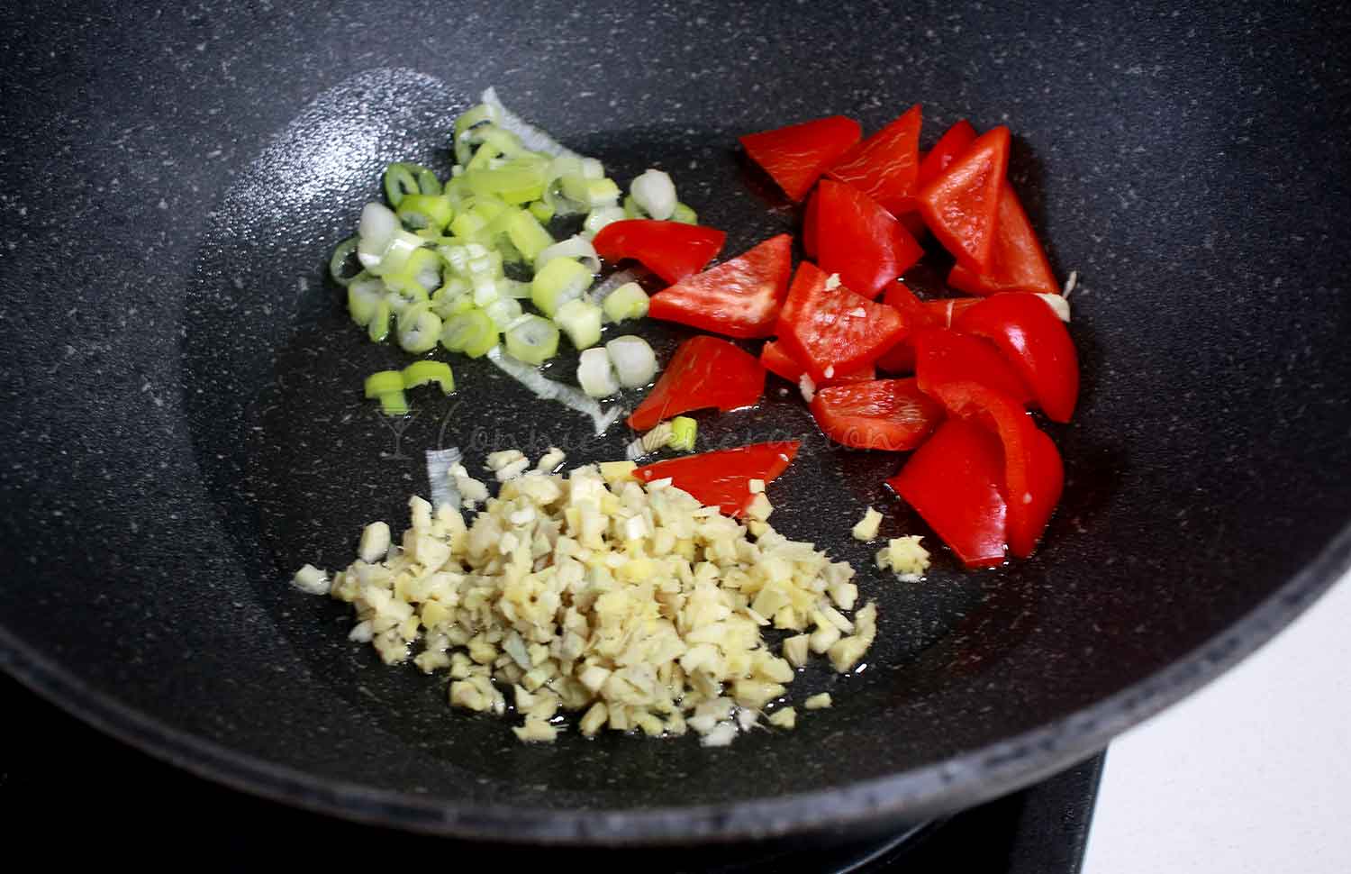 Sauteeing ginger, garlic, scallions and bell peppers