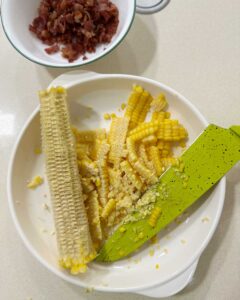 Cutting corn kernels off the cob