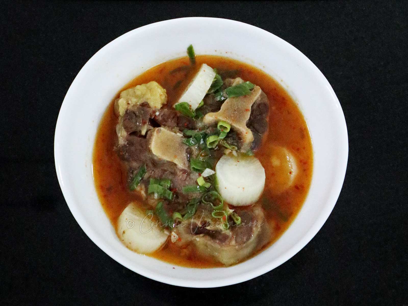 Korean oxtail soup (sokkoritang)