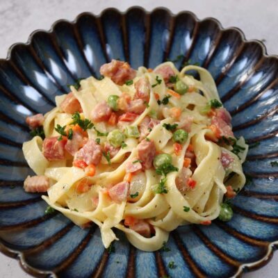 Creamy ham and veggies pasta