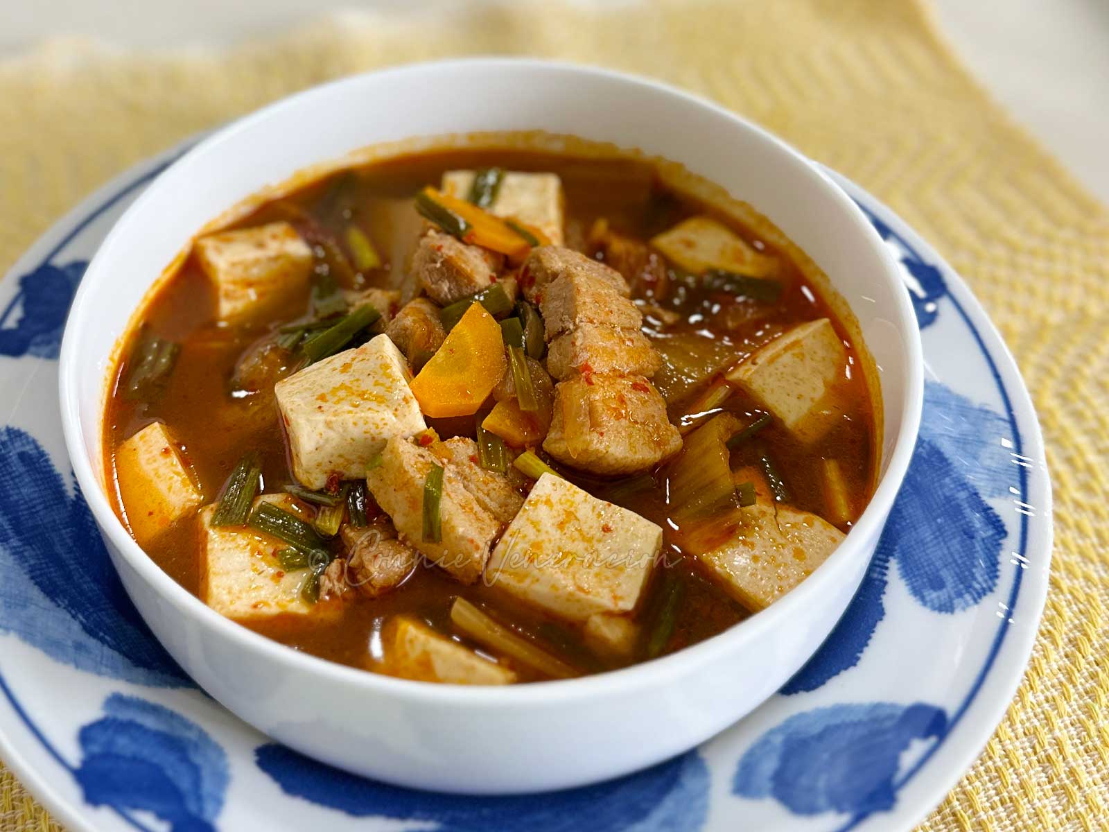 Kimchi soup with pork and tofu