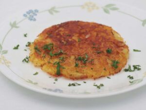 Roasti (Swedish fried grated potatoes)