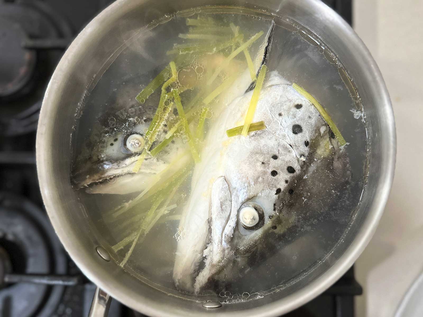 Salmon head in pot