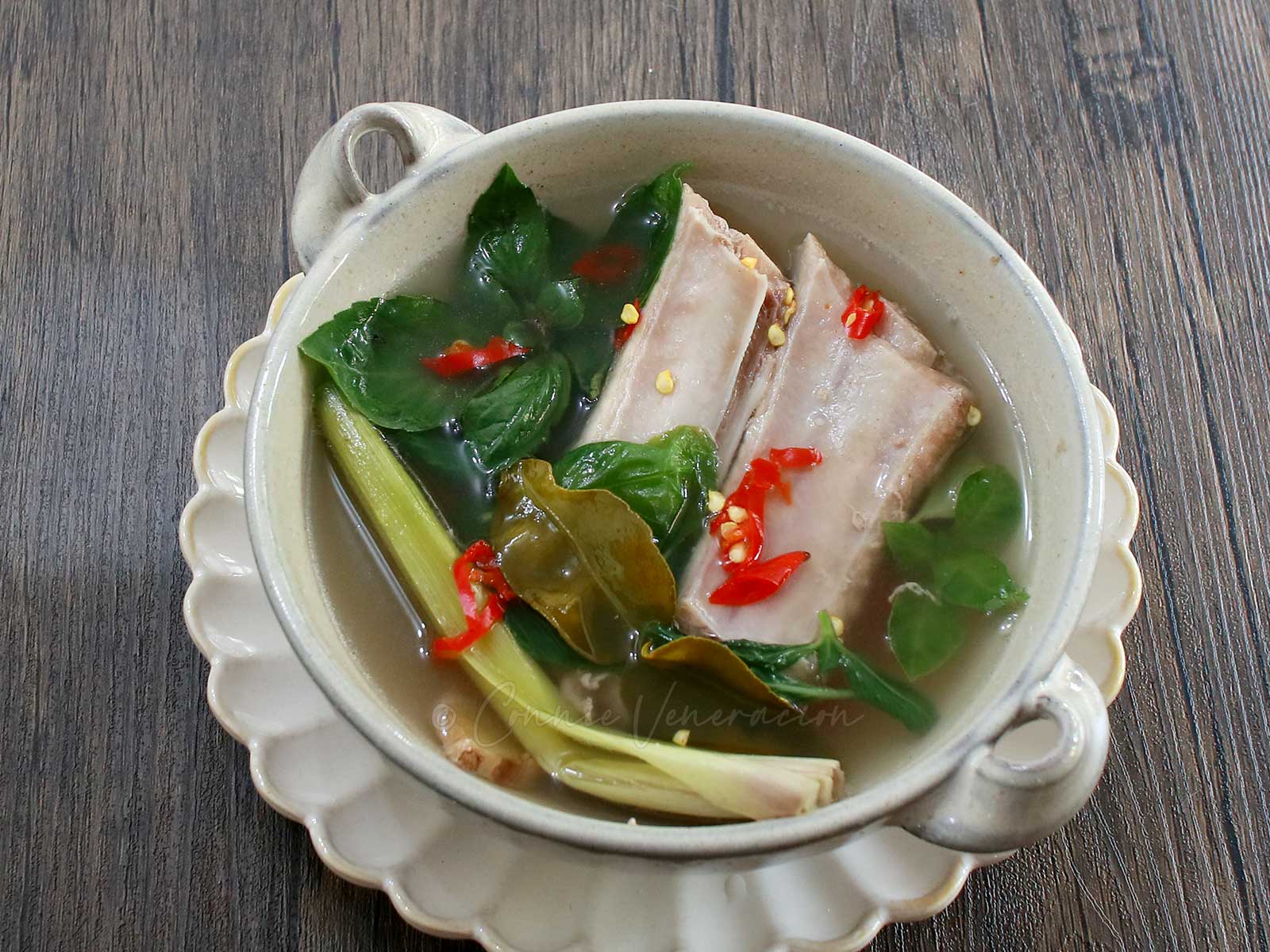 Thai hot and sour soup (tom saap)