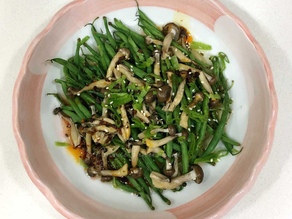 5-minute green beans and mushroom salad