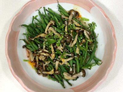 5-minute green beans and mushroom salad