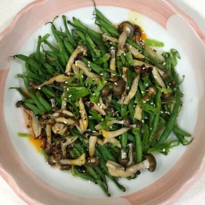 5-minute green beans and mushroom salad