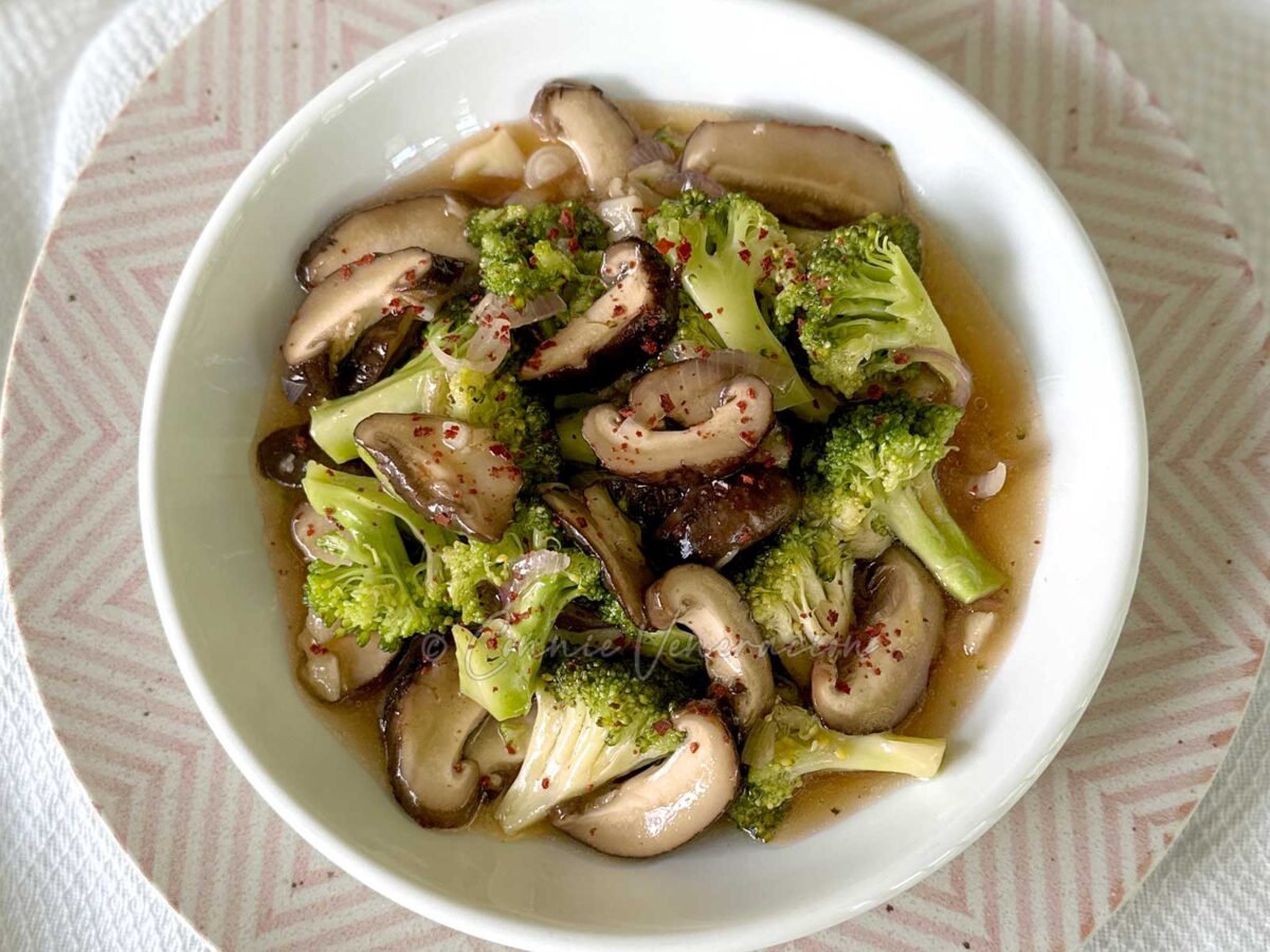 Shiitake and broccoli in soy garlic sauce