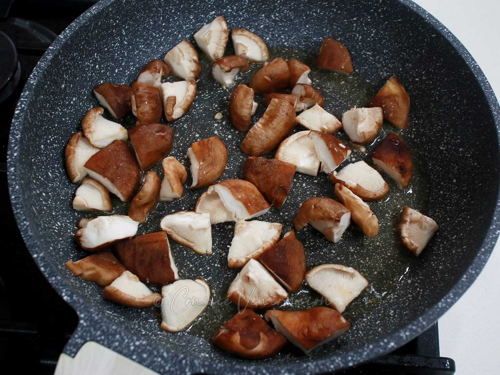 Stir frying shiitake