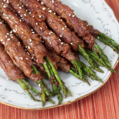 Beef and asparagus rolls with teriyaki sauce