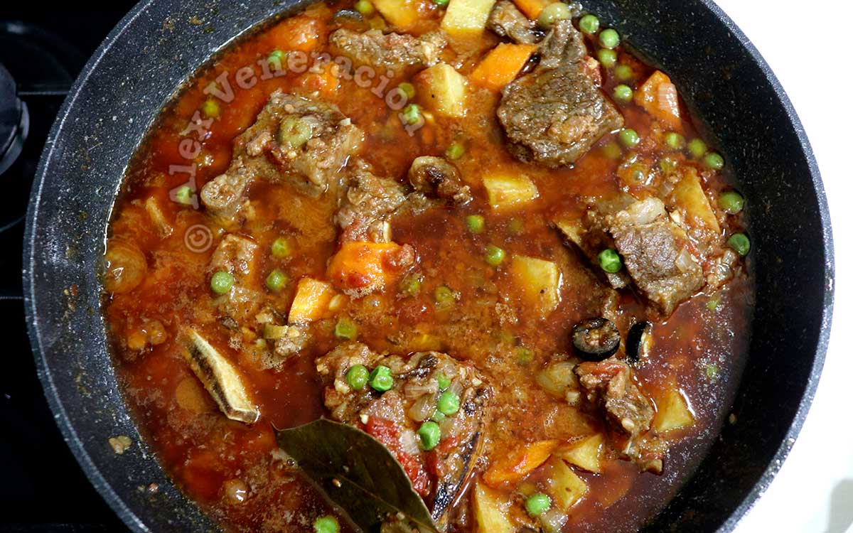Beef kaldereta in pan