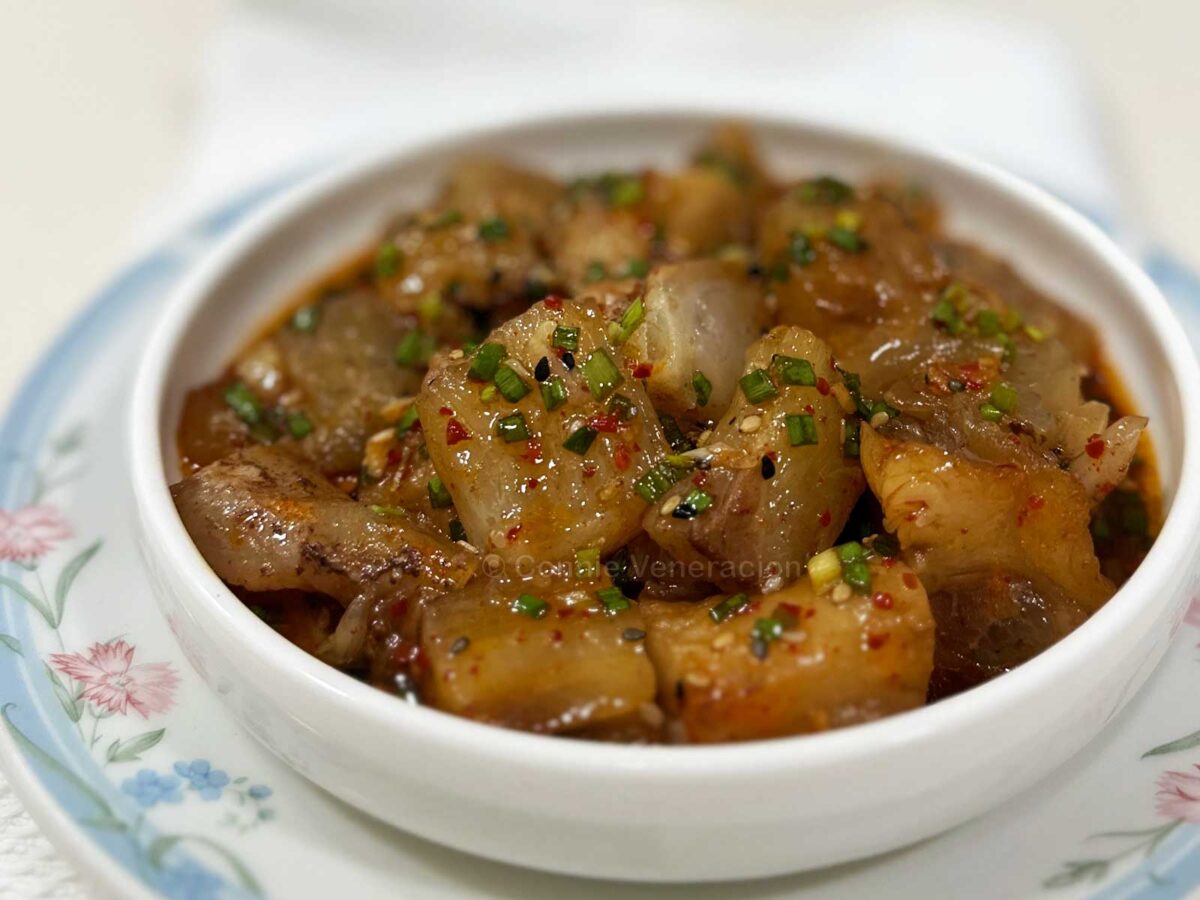 Beef tendon with soy chili sauce