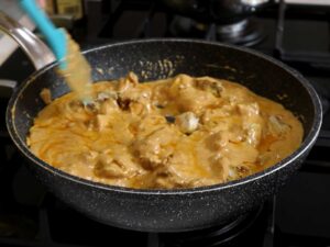 Adding deboned roast chicken to butter-cream sauce