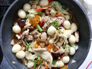 Chicken chop suey in wok