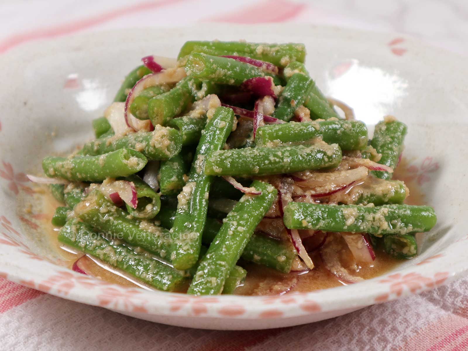 Green beans with sesame dressing