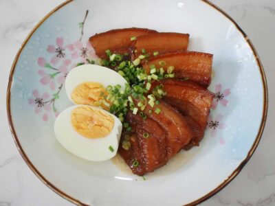 Japanese braised pork belly (buta no kakuni)